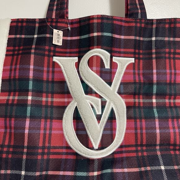 Victoria's Secret VS Plaid Sherpa Trim Large Tote Bag Travel Winter Holiday NEW - Picture 3 of 14